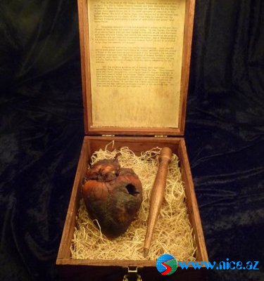 Vampirin ürəyi satışa çıxarıldı Vampirin ürəyi satışa çıxarıldı