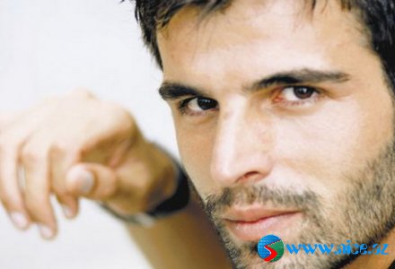 Mehmet  Akif  Alakurt  [10 Foto]