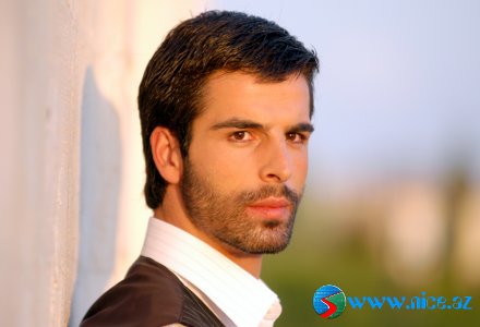 Mehmet  Akif  Alakurt  [10 Foto]