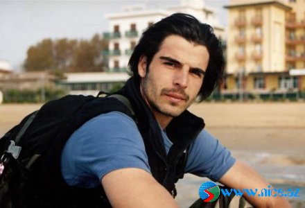 Mehmet  Akif  Alakurt  [10 Foto]