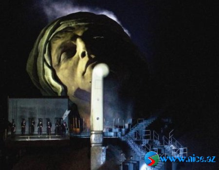 Göldə nəhəng opera səhnəsi